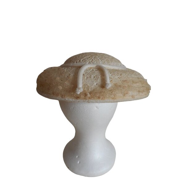 Vintage 1950s Mushroom Cream lace hat with tan lace accent - Estate Find - Picture 3 of 8